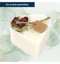 BOUGIE COEUR AVEC BOUTONS DE ROSE