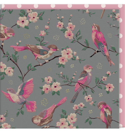Les oiseaux sur le cerisier en fleurs