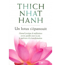 Un lotus s'épanouit